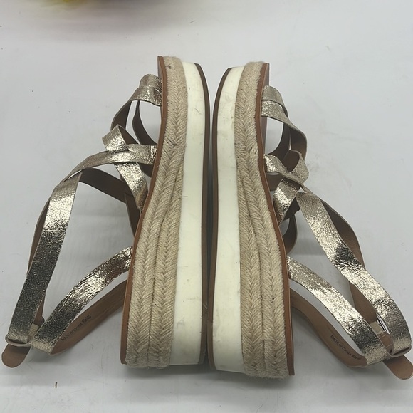 Lucky Brand Gold Strappy Platform Sandal Sz 9. MCS2188F - Picture 6 of 9